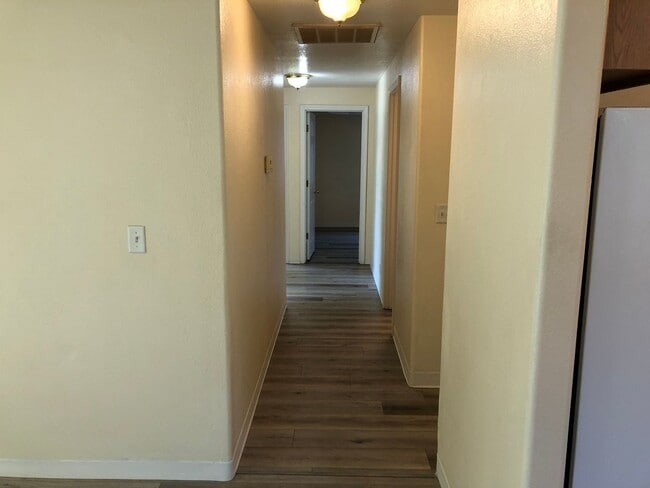 Building Photo - Beautiful 3 bedroom 2 bathroom house in a ...