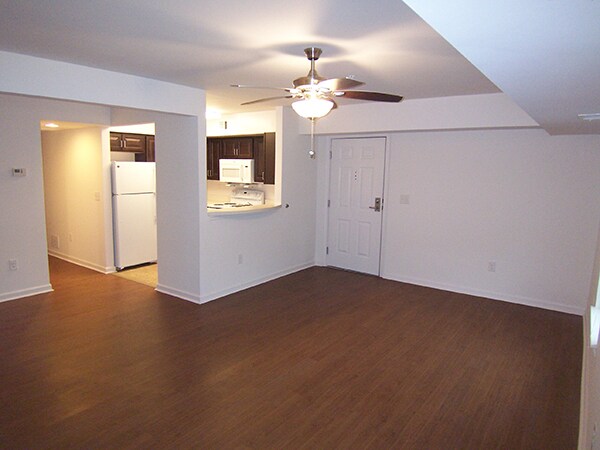 Building Photo - Bay Terrace Garden Apartments