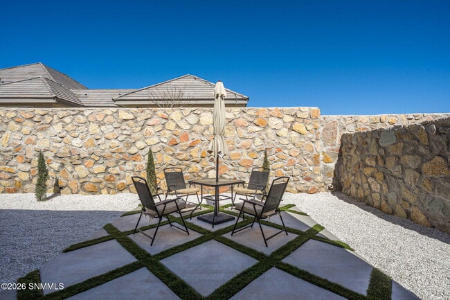 Building Photo - 3865 Jericho St