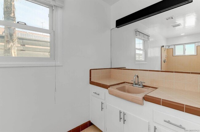 Building Photo - 4774 College Ave