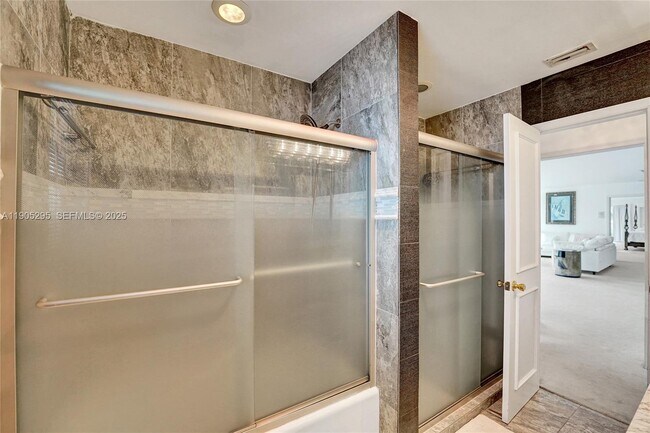 Building Photo - 2889 NE 35th St