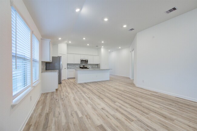 Building Photo - 3330 Meadknoll Ln