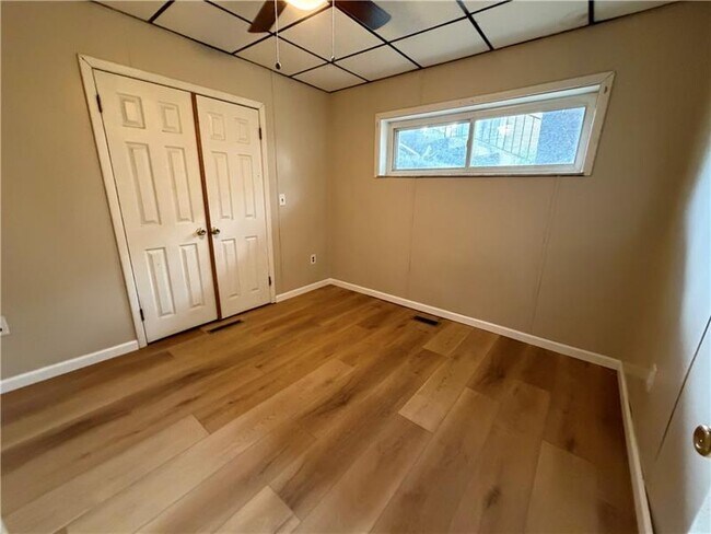 Building Photo - 735 Athalia St