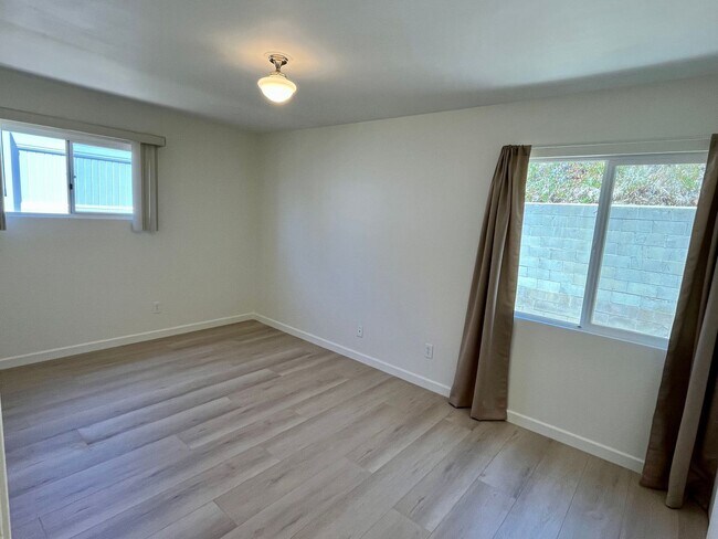 Building Photo - 4 Bedroom 2.5 Bathroom Home, Newly renovat...