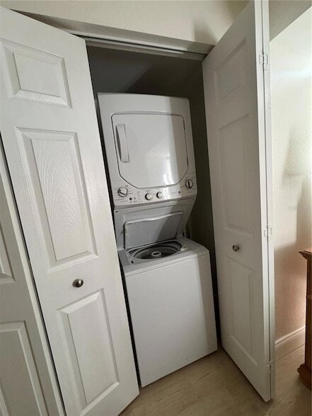 Building Photo - 2571 Cyprus Dr