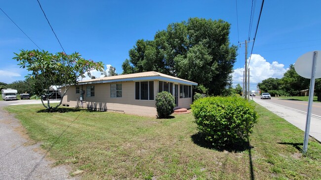 Building Photo - Nice 2bed/ 1 bath in Sarasota ~ Tallevast ...