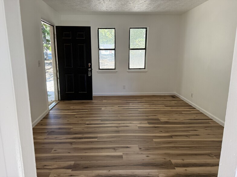 Building Photo - 836 Miller Estates Rd