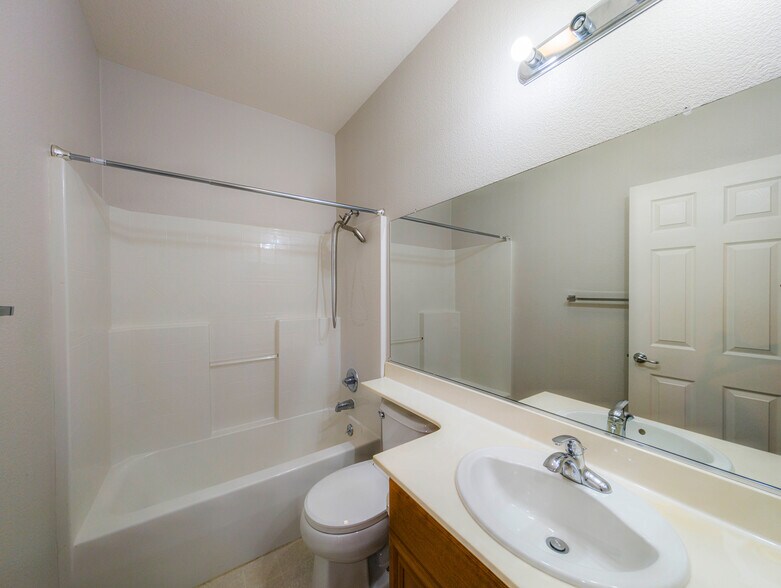 Building Photo - 912 Joree Ln