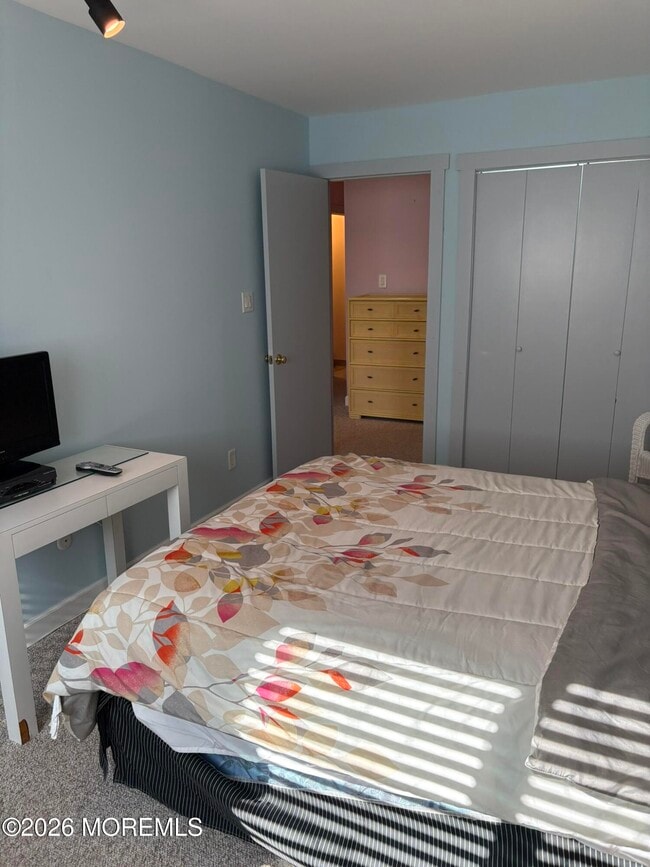 Building Photo - 506 S Bayview Ave