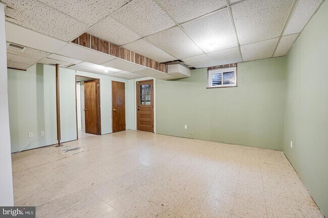 Building Photo - 6714 Amherst Rd