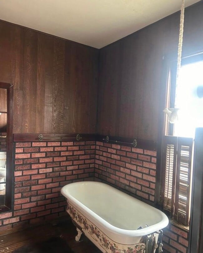 Building Photo - 3 Bed 1 Bath