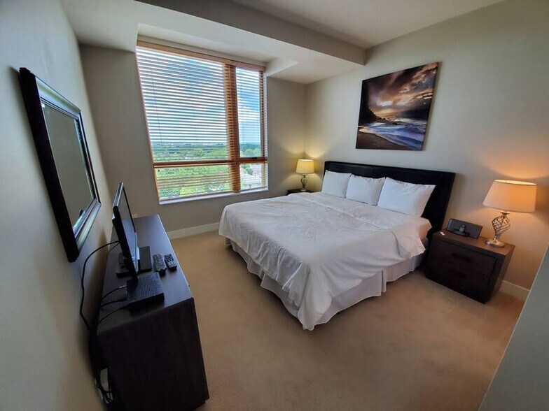 Building Photo - 1813 E Jarvis St