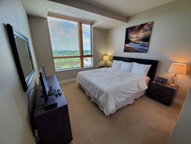 Building Photo - 1813 E Jarvis St