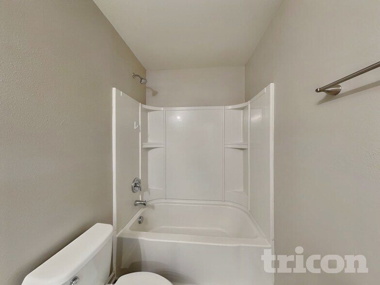 Building Photo - 1790 Eastway Dr