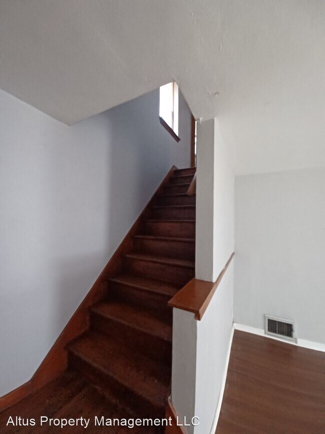Building Photo - 3 br, 1 bath House - 1011 Wentworth Ave