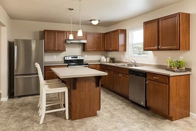 Building Photo - Your Serene Retreat in Kentwood