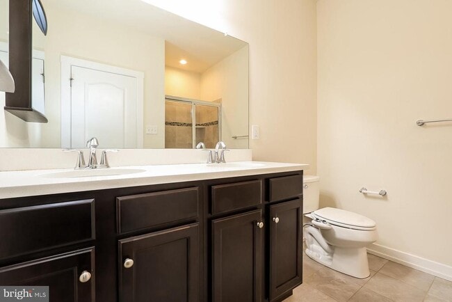 Building Photo - 113 Royal Mews