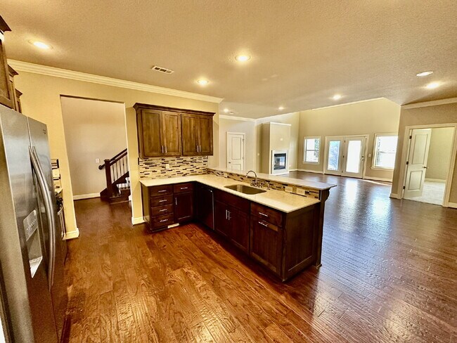 Building Photo - 6613 W Valley View Rd