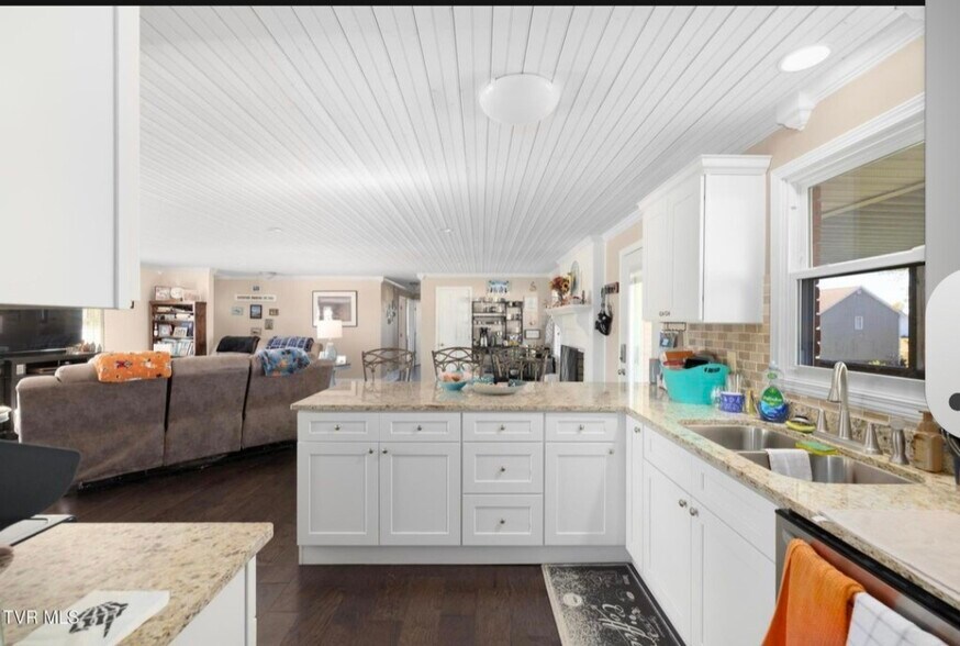 Building Photo - 2916 Newbern Dr