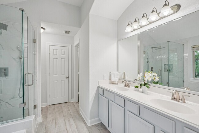 Building Photo - 90 Panterra Way