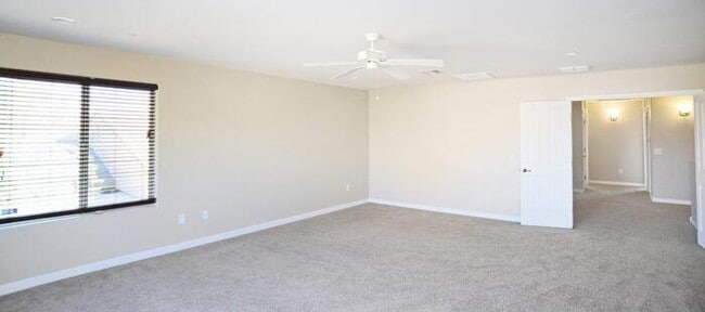 Building Photo - Amazing 2-Story Home