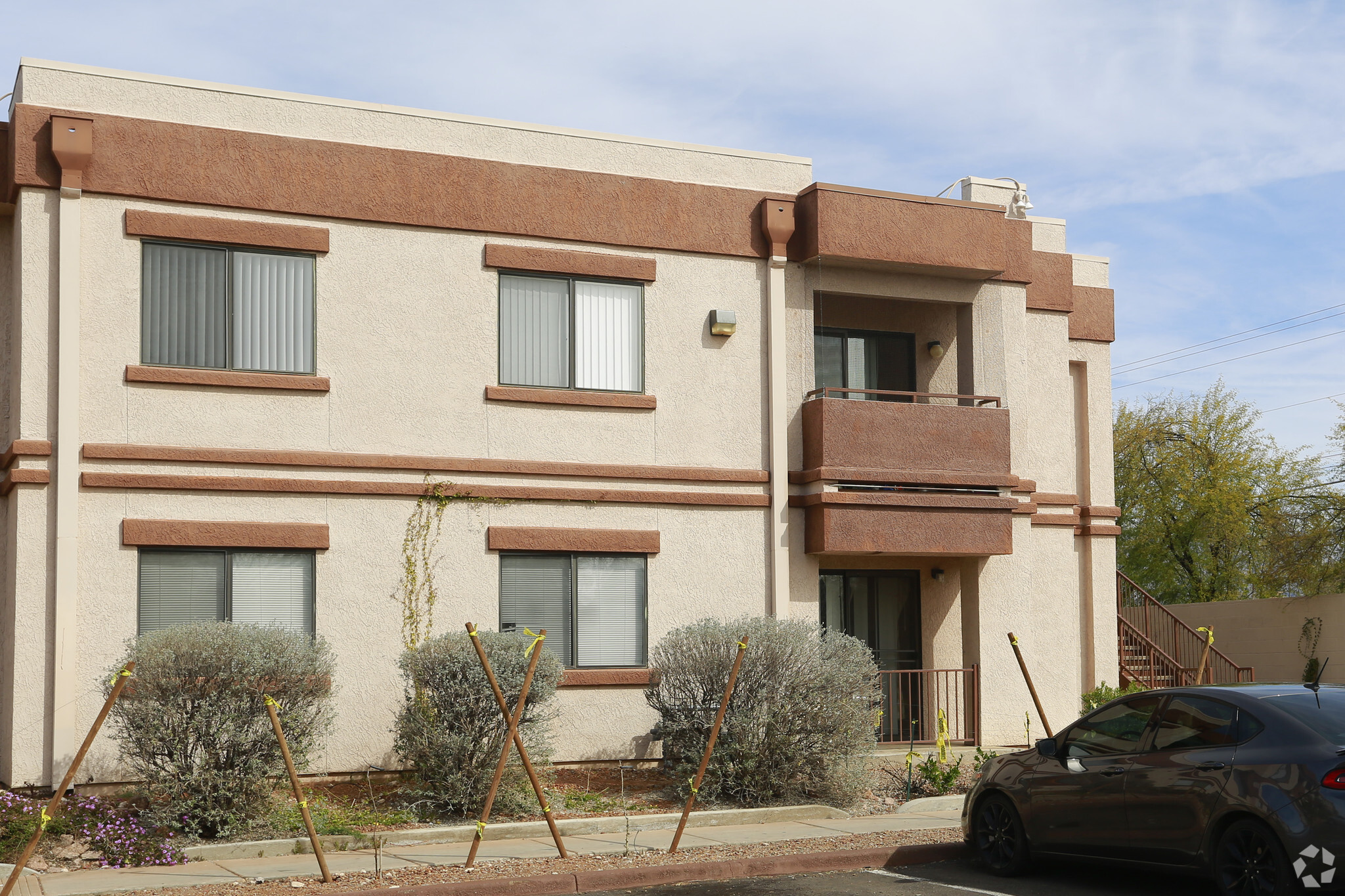 Building Photo - 2485 N Alvernon Way