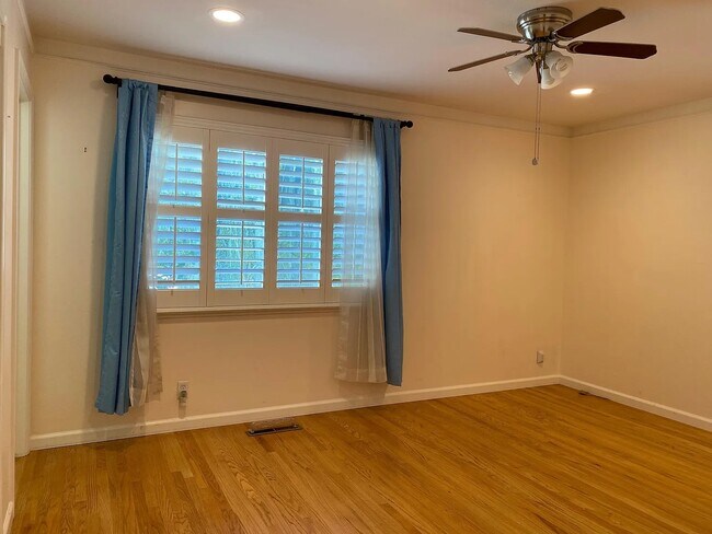 Building Photo - 1609 Blossom Hill Rd