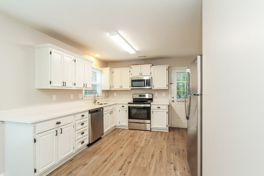 Building Photo - 11025 Ballards Pond Ln