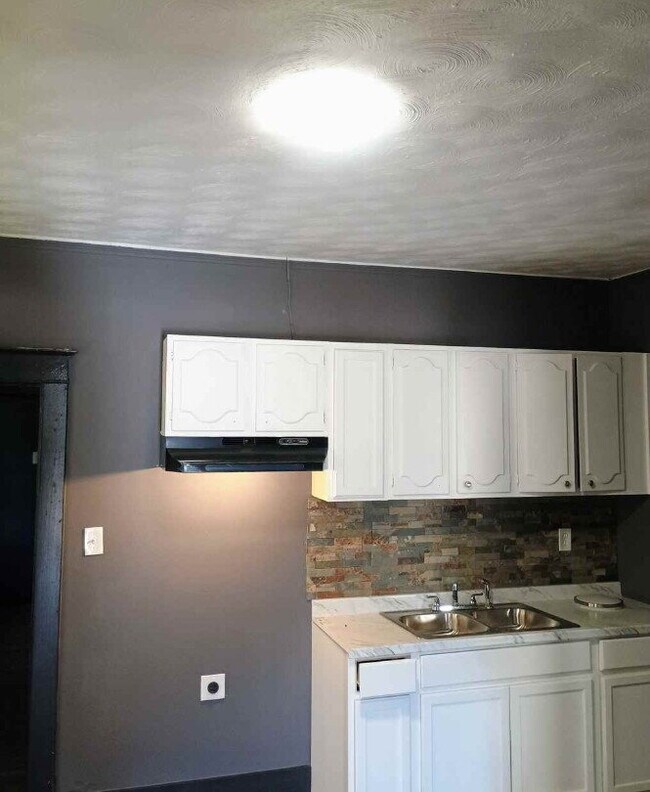 Building Photo - Fully Renovated 4BR in South Memphis – Section 8 Welcome