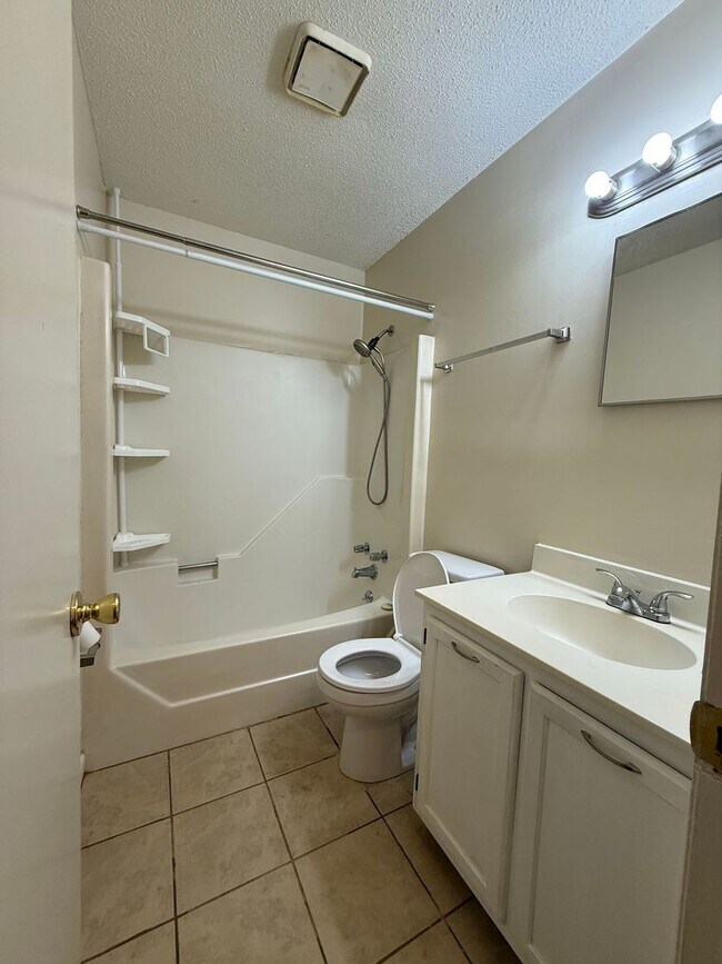 Building Photo - 133 Village Cir