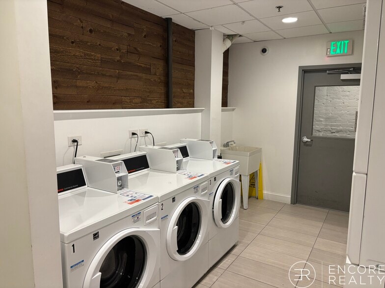 Building Photo - 16 Aberdeen St