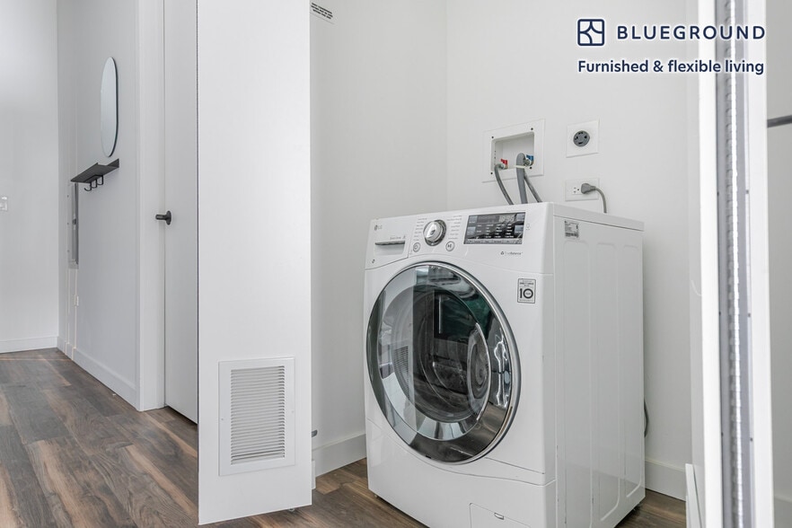 Building Photo - 61 W Erie St