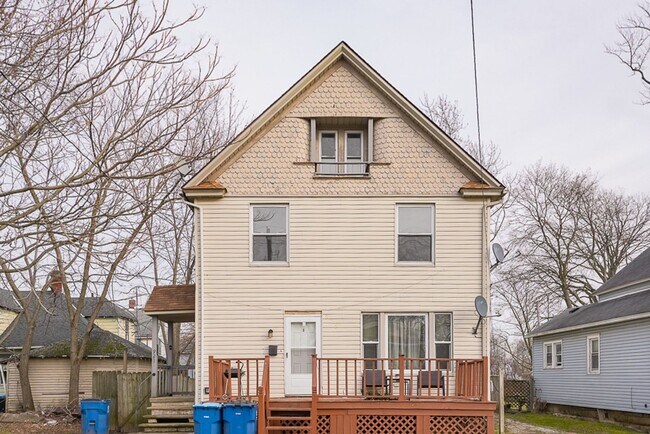 Building Photo - 1025 W 23rd St