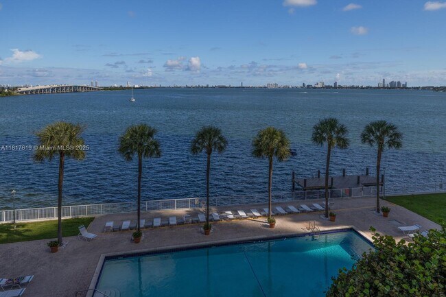 Building Photo - 3301 NE 5th Ave