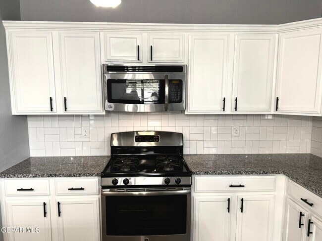 Building Photo - 13139 Saker Dr