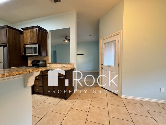 Building Photo - 3 Bedroom Home in North Norman with New Carpet