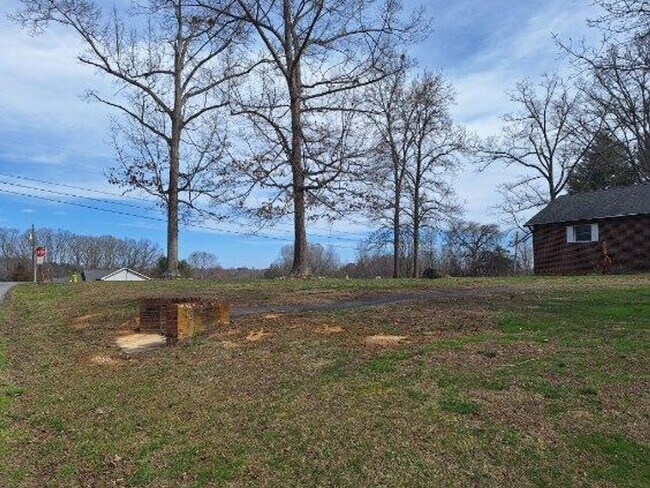 Building Photo - 1084 Nease Dr