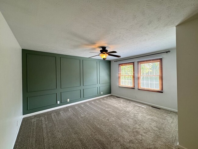 Building Photo - Immaculate 4 bed home in Bloomington