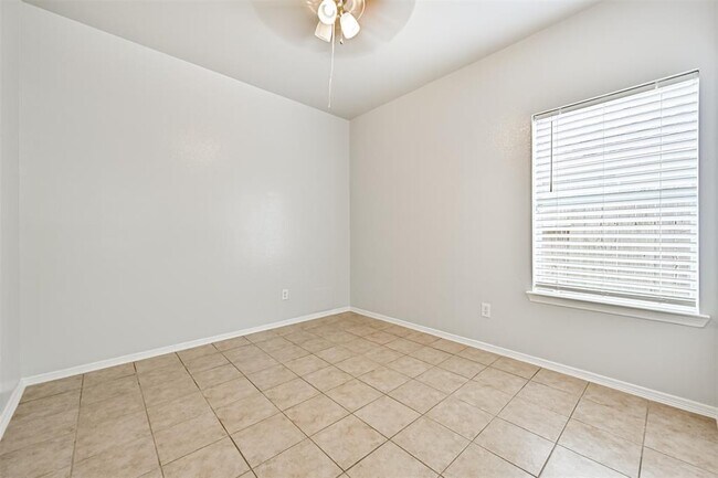 Building Photo - 731 Chase View Dr