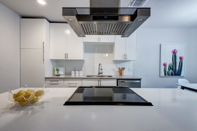 Building Photo - 3208 Northeast Dr