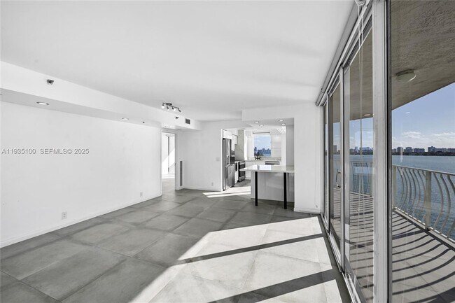 Building Photo - 7601 E Treasure Dr