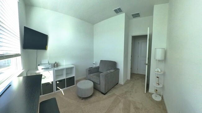 Building Photo - 554 Orient Ave