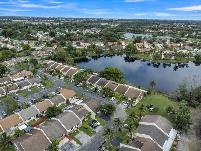 Building Photo - 1499 Yellowthroat St