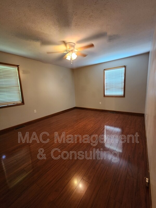 Building Photo - 1606 Brookdale Ave