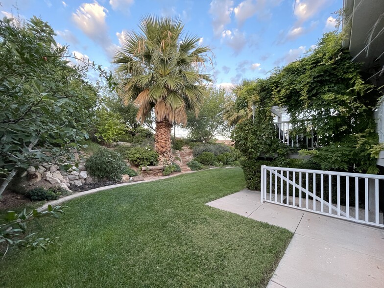 Building Photo - 3022 S Basswood Cir
