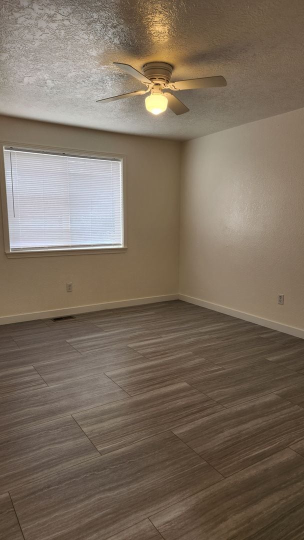 Building Photo - Lake house with Shop on 1/2 acre