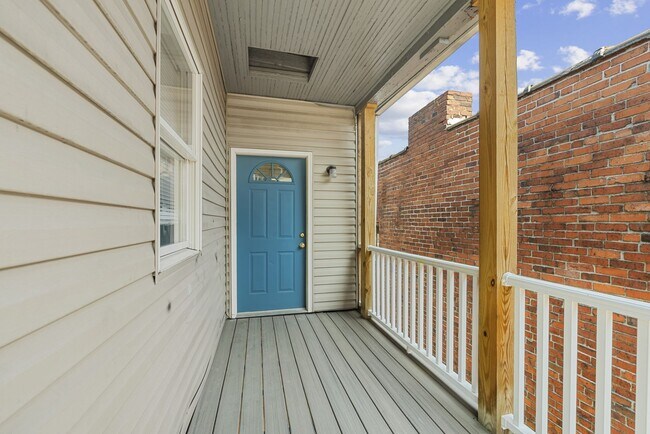 Primary Photo - 3208 Dobson St