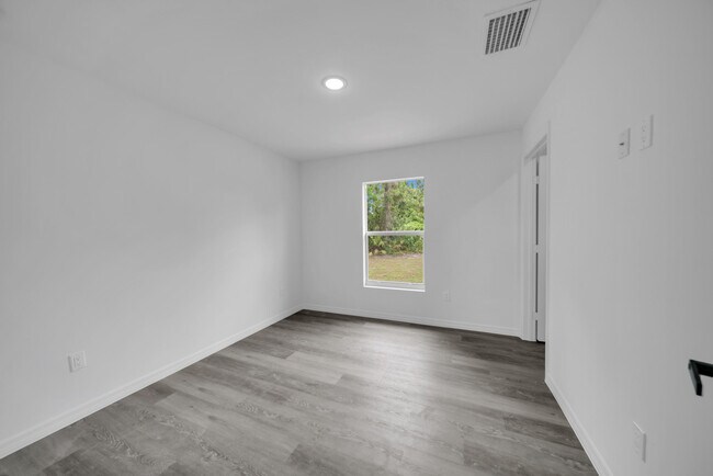 Building Photo - 382 McArthur Blvd