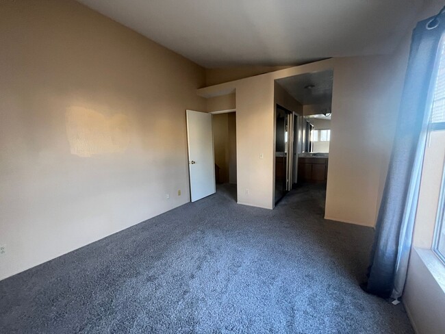 Building Photo - 2 Bedroom, 2.5 Bathroom Condo for Rent in ...