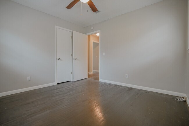 Building Photo - 501 Todd Branch Dr